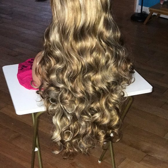 Beautiful Lace Front Wig, Light Brown/Blonde Mix, long 26 inches - Picture 10 of 10